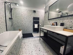 Koupelna v ubytování Hôtel 16 | 150 Montagne & Spa Nuxe