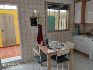 Kuchyňa alebo kuchynka v ubytovaní CASA SANTO a 2 minutos de la playa a pié y parking gratuito