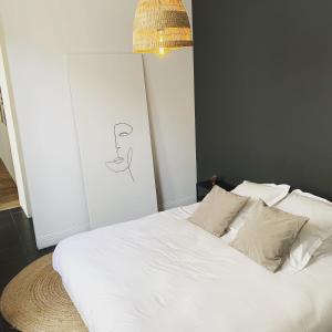 Postel nebo postele na pokoji v ubytování Le beffroi