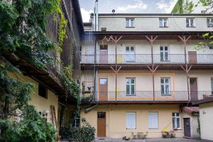 El edificio en el que está el departamento