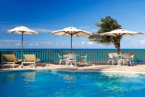 A piscina localizada em Manary Praia Hotel ou nos arredores