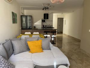 Imagen de la galería de Wonderful apartment at sea and golf course - Fabuloso ático con vistas al mar y campo de golf - Tolle Wohnung am Meer und Golfplatz, en Almerimar