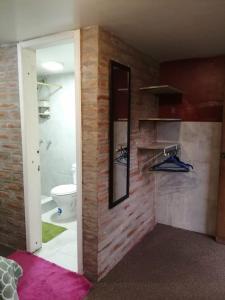 Ένα μπάνιο στο Mini suites en el mejor sector de la ciudad