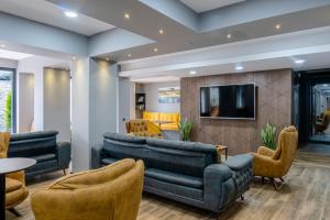 TV a/nebo společenská místnost v ubytování Lorem Hotel