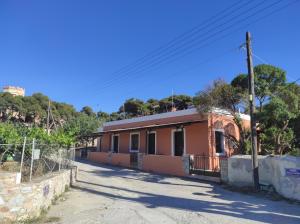 The building in which the holiday home is located
