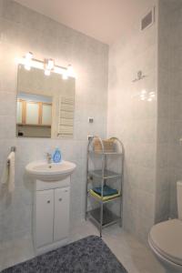 Ванная комната в HoliApart Gdańska 104