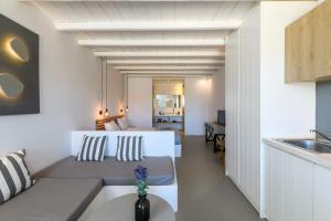 A seating area at Ultramare Superior Suites with Seaview