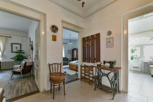 Posezení v ubytování Halháza Erdészlak Apartman