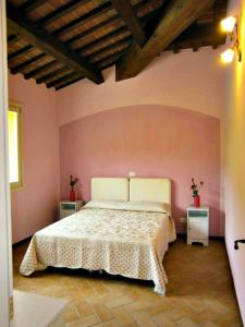 a bedroom with a bed in a pink wall at Brigida in Verucchio