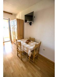 Fotografie z fotogalerie ubytování Apartments in Starigrad-Paklenica 6882 v destinaci Starigrad-Paklenica