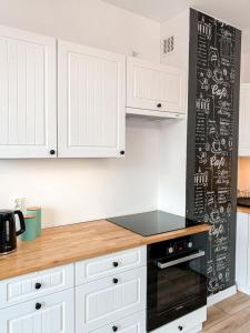 Kuchyňa alebo kuchynka v ubytovaní Apartamenty Oleńka I - Szczytno Mazury