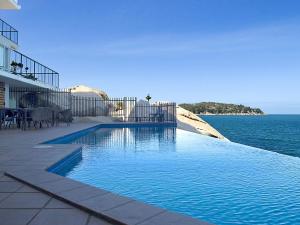 Πισίνα στο ή κοντά στο 1 Bright Point Apartment 5301