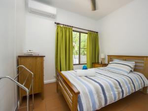 Sunbird Retreat tesisinde bir odada yatak veya yataklar