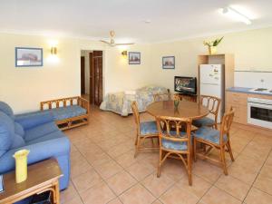 Η κουζίνα ή μικρή κουζίνα στο Alma Bay Holiday Unit 1 +2 φωτογραφίες