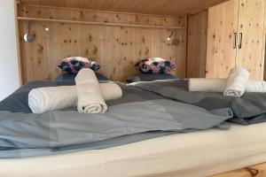 Łóżko lub łóżka w pokoju w obiekcie Galerie Wohnung Hechelstein / Top 106