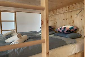 Łóżko lub łóżka w pokoju w obiekcie Galerie Wohnung Hechelstein / Top 106