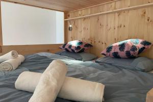 Łóżko lub łóżka w pokoju w obiekcie Galerie Wohnung Hechelstein / Top 106