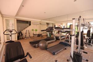 Fitness centrum a/nebo fitness zařízení v ubytování Sunpark Garden Hotel