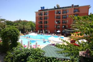 Bazén v ubytování Sunpark Garden Hotel nebo v jeho okolí