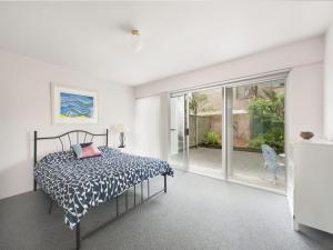 A bed or beds in a room at 9 Cirrus @ Fingal Bay
