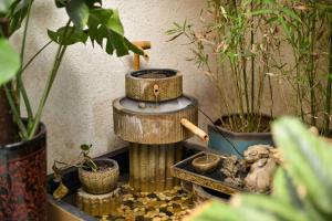 Foto Pekingis asuva majutusasutuse Xingshe Alley Courtyard Hotel Beijing Wangfujing Forbidden City Branch - Breakfast included & English speaking reception & Free WiFi and Laundry room & Hutong Culture & Cat-keeping & Flower-growing Terrace & One day tour service & Free coffee galeriist