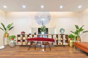 Istumisnurk majutusasutuses Xingshe Alley Courtyard Hotel Beijing Wangfujing Forbidden City Branch - Breakfast included & English speaking reception & Free WiFi and Laundry room & Hutong Culture & Cat-keeping & Flower-growing Terrace & One day tour service & Free coffee