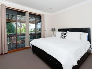 A bed or beds in a room at Wildflowers @ Fingal Bay