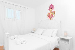 Posteľ alebo postele v izbe v ubytovaní Tranquil Villas by Whitelist Mykonos + 37 fotografií