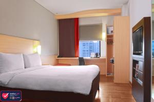 Voodi või voodid majutusasutuse Swiss-Belinn Cawang toas +16 fotot