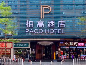 Paco Hotel Tiyuxilu Metro Guangzhou- 1 minute walk from the subway في قوانغتشو: مبنى كبير مع علامة على فندق aaza