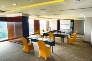The business area and/or conference room at Swiss-Belhotel Serpong