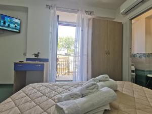 a bedroom with a bed with towels on it at Astra in Agerola