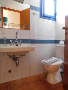 a bathroom with a sink and a toilet at Perdika Mare Guesthouse in Perdika