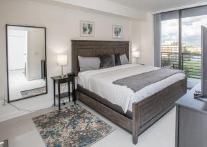 Ένα ή περισσότερα κρεβάτια σε δωμάτιο στο Luxury 2BD Apartment in Downtown Doral +26 φωτογραφίες