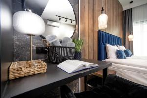 Voodi või voodid majutusasutuse Jacuzzi Apartment Main Square toas