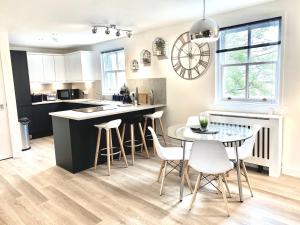 a kitchen and dining room with a table and chairs at Stylish Central 2 Bedroom Apartment - Free Parking, Free WiFi in Orkney