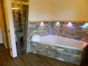 Ένα μπάνιο στο Berg Hotel Latemar Spitze +102 φωτογραφίες