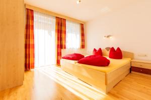 Postel nebo postele na pokoji v ubytování Appartements Avenzio
