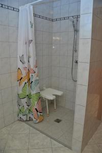 a shower curtain with butterflies on it in a bathroom at Ferienwohnung Koppi in Pamhagen