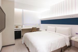 Postel nebo postele na pokoji v ubytování Dandy Hotel - Tianmu Branch