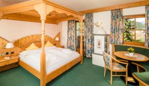 Postel nebo postele na pokoji v ubytování Hotel Rosental