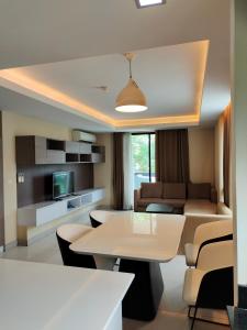 A kitchen or kitchenette at Avatar Suites Hotel - SHA Extra Plus