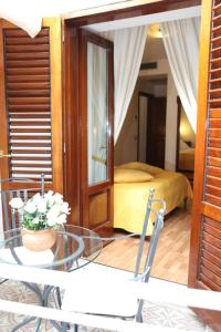 Postel nebo postele na pokoji v ubytování La Magnolia Sorrento - City Centre Hotel