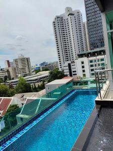 Bazén v ubytování Avatar Suites Hotel - SHA Extra Plus nebo v jeho okolí