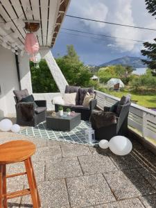 Bergen Apartment with Fjord View的休息区
