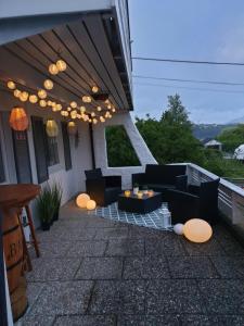 Bergen Apartment with Fjord View的阳台或露台
