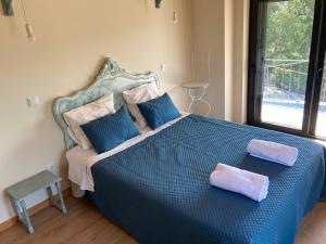 En eller flere senge i et værelse på Casa ponto Da Cruz t3 + 38 billeder