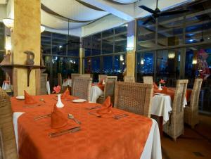 Restoran või mõni muu söögikoht majutusasutuses Catembe Gallery Hotel