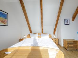 Säng eller sängar i ett rum på Ferienwohnung Kietzspeicher