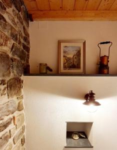 a shelf with a picture and a light on a wall at Arbanella in Corniglia